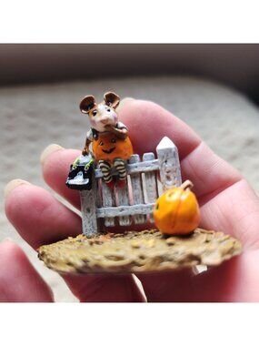 Wee Forest Folk M-232 Retired Pickity Pumpkin Halloween Mouse On Fence Figurine